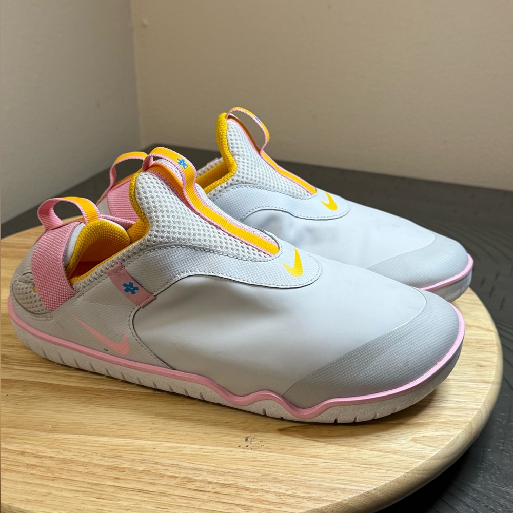 Nike women’s Zoom Pulse Shoes